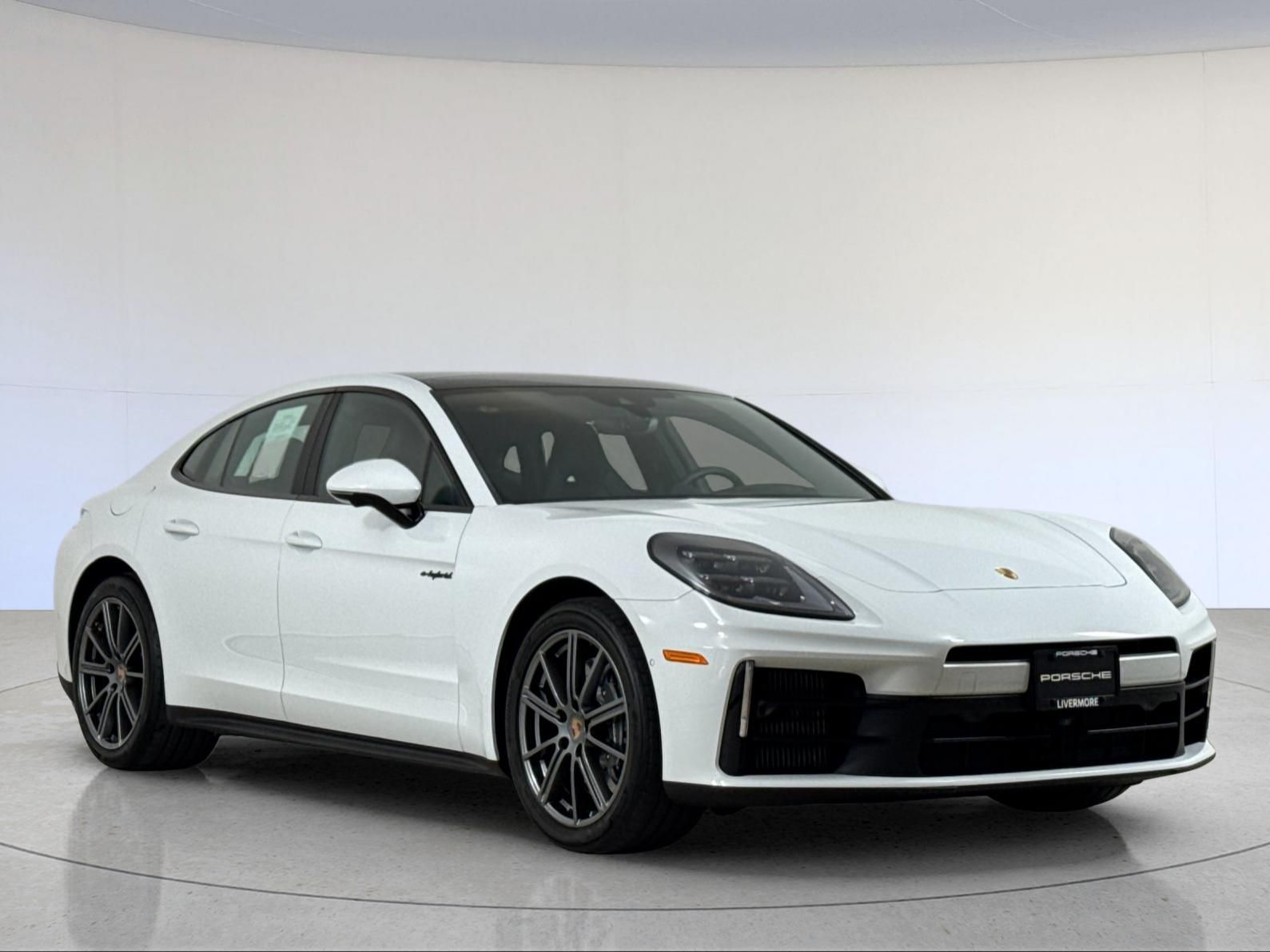 2026 Porsche Panamera E-Hybrid 4 — full photo 11 of 30