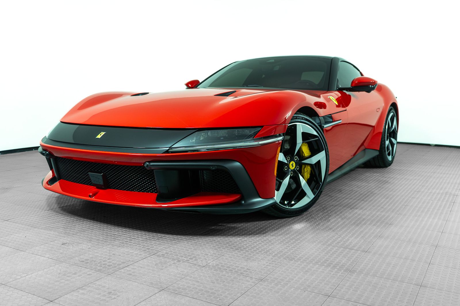 2025 Ferrari 12Cilindri — full photo 1 of 51