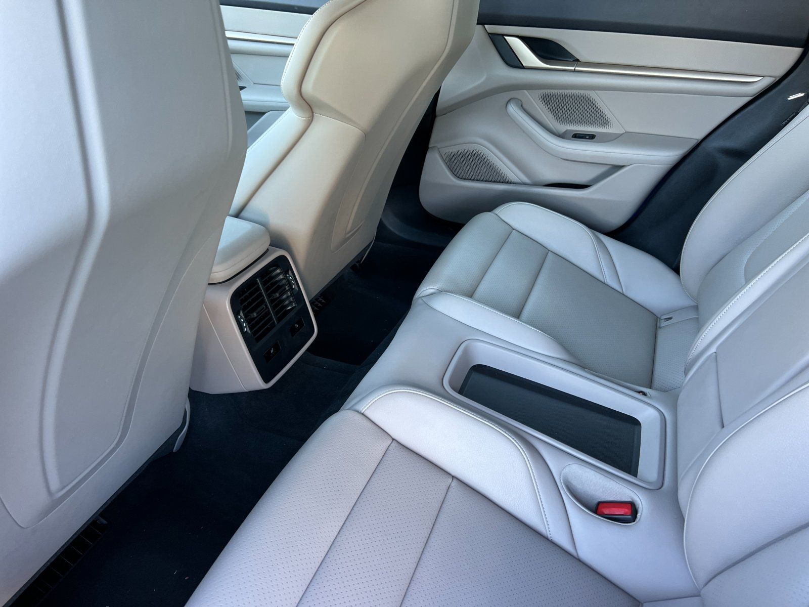 2023 Porsche Taycan Base — full photo 14 of 29