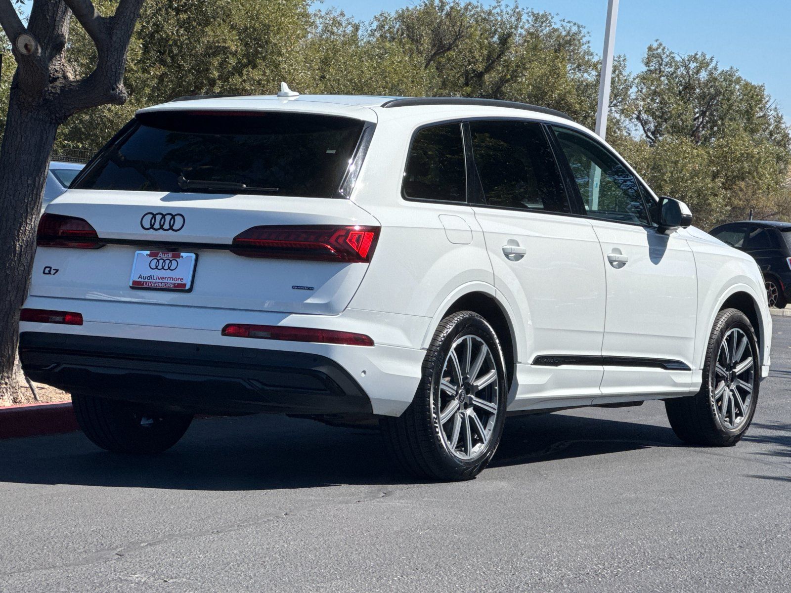2023 Audi Q7 45 Premium Plus — full photo 6 of 29