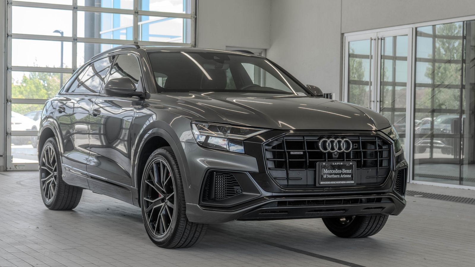 2020 Audi Q8 55 Premium Plus — foto completa 21 de 34