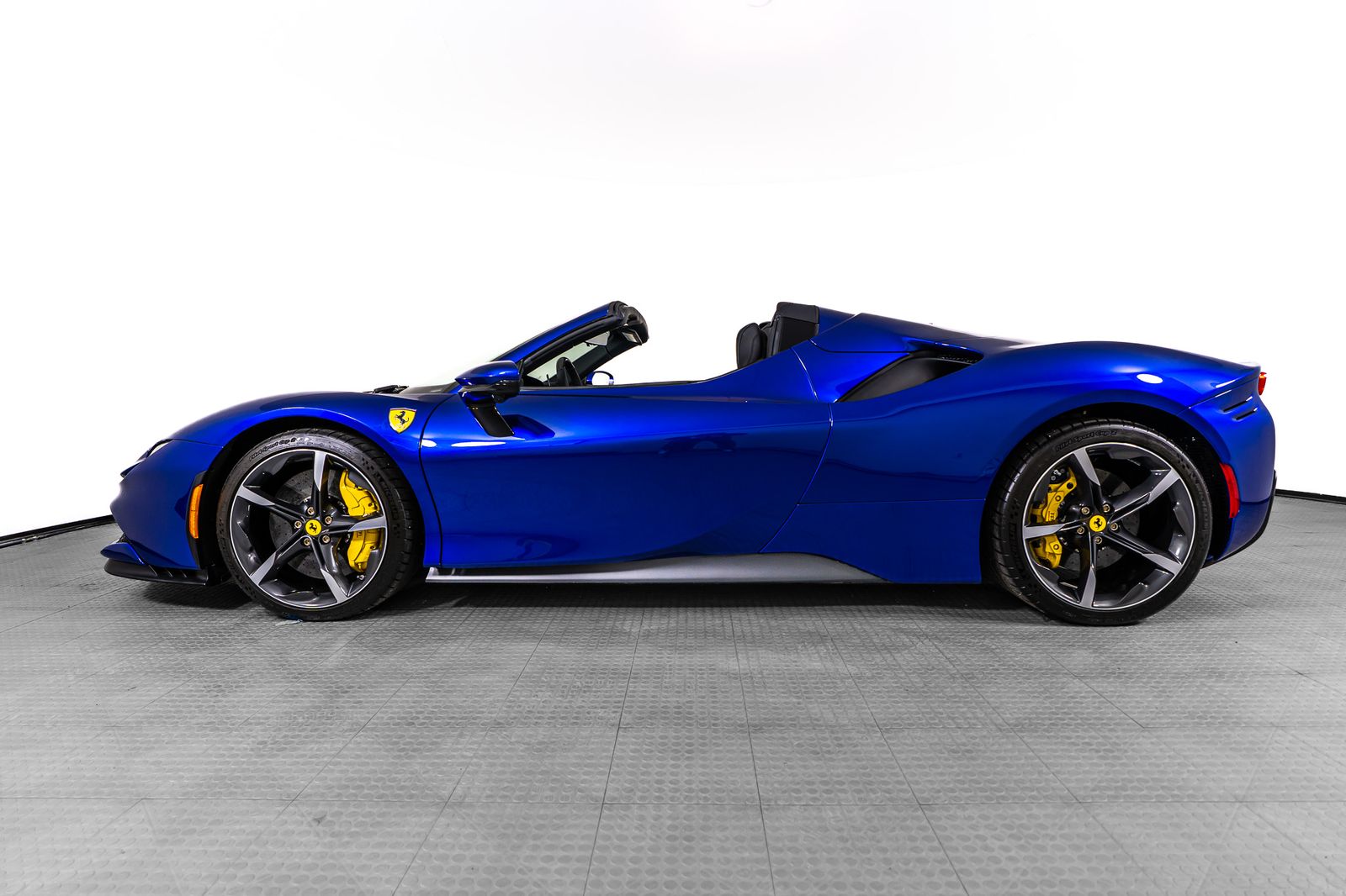 2025 Ferrari SF90 Spider — foto completa 4 de 67