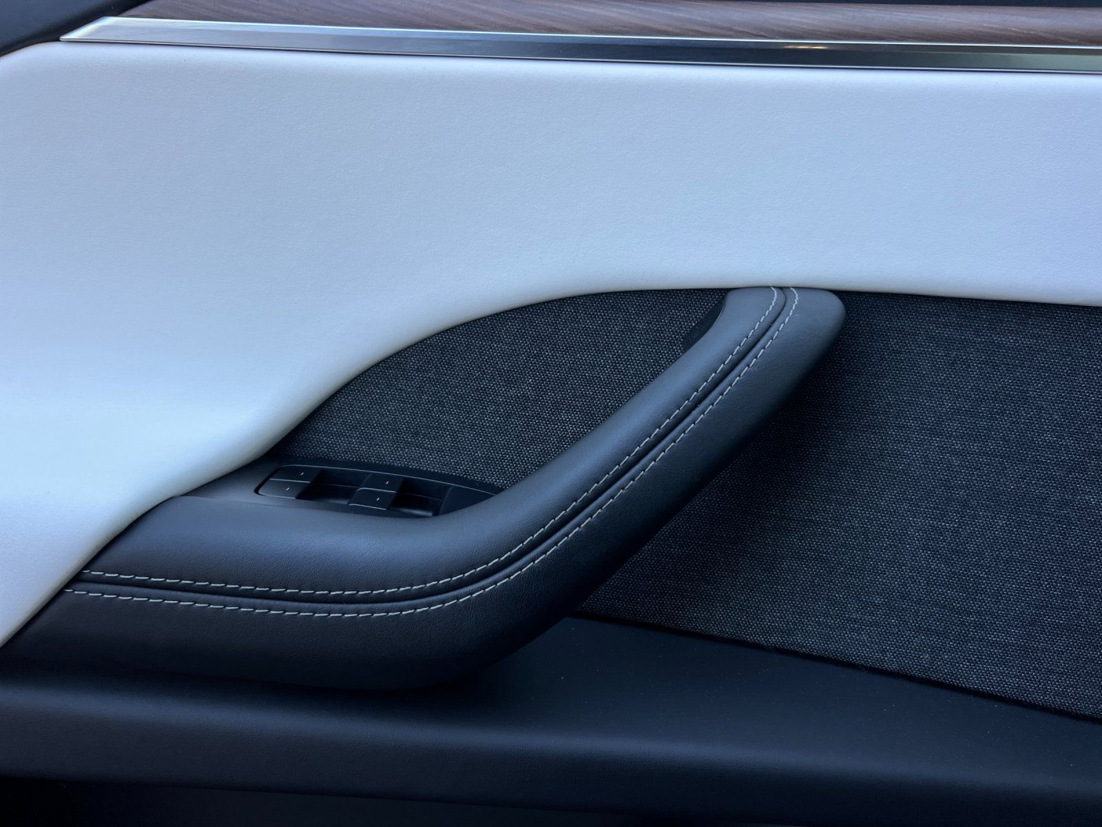 2023 Tesla Model X Standard Range — full photo 10 of 27