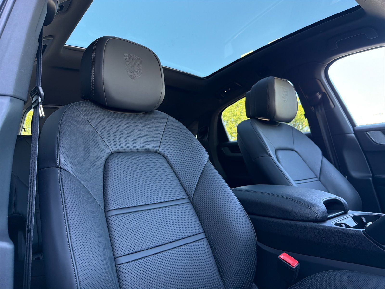 2026 Porsche Cayenne Coupe Base — full photo 17 of 28