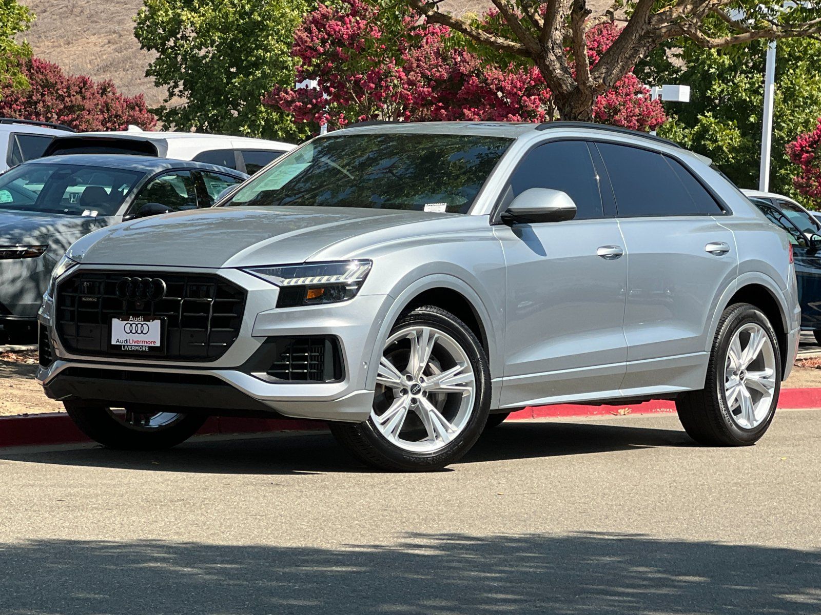 2023 Audi Q8 55 Premium Plus — full photo 2 of 29