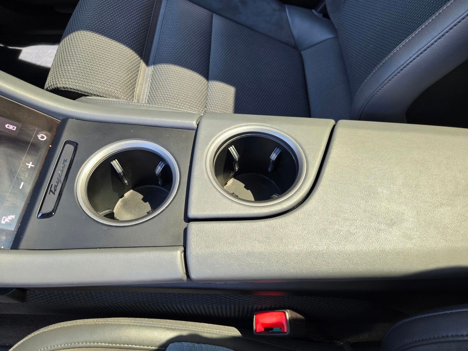 2021 Porsche Taycan Turbo — foto completa 23 de 27