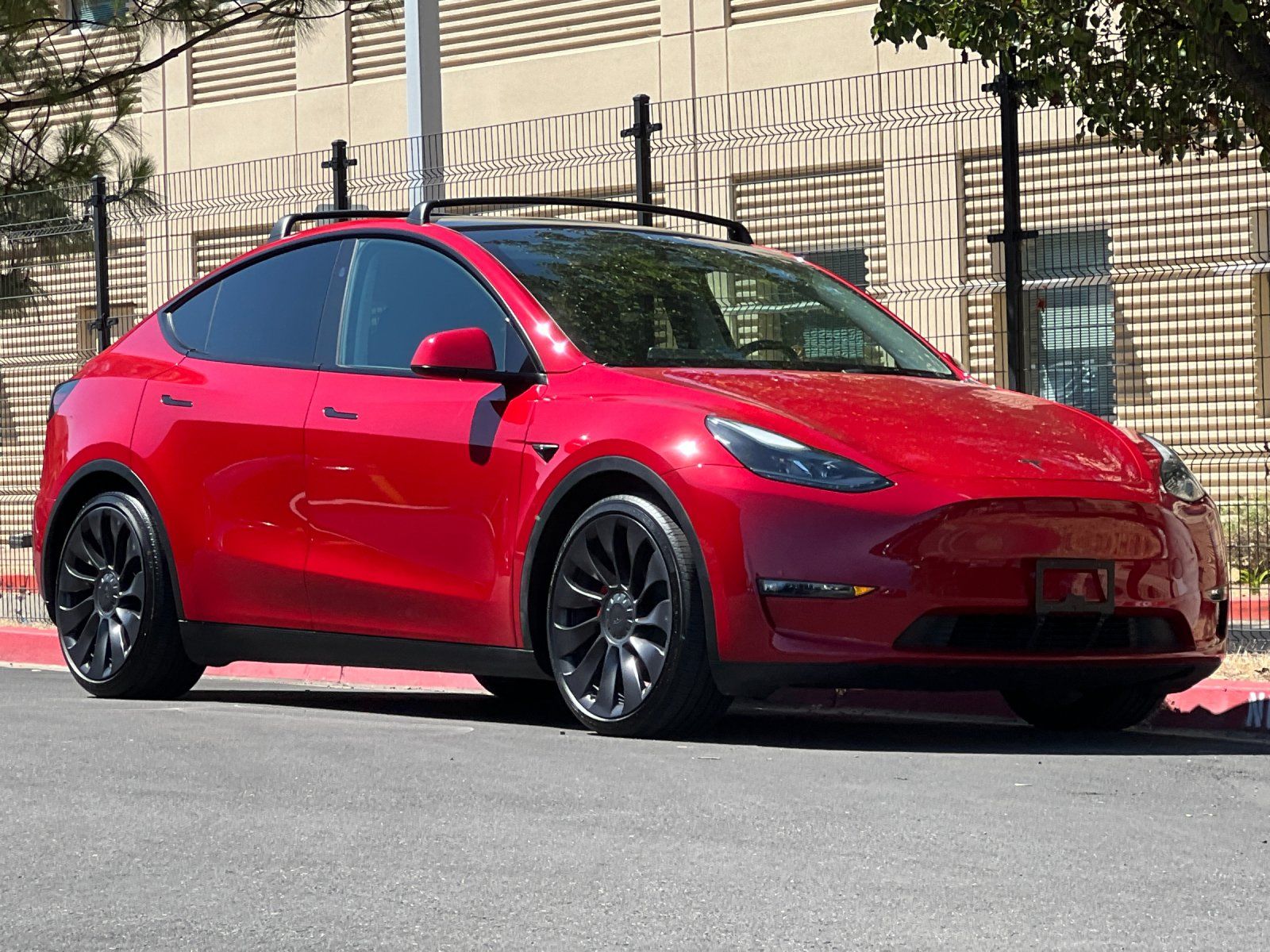 2023 Tesla Model Y Standard Range — full photo 8 of 31