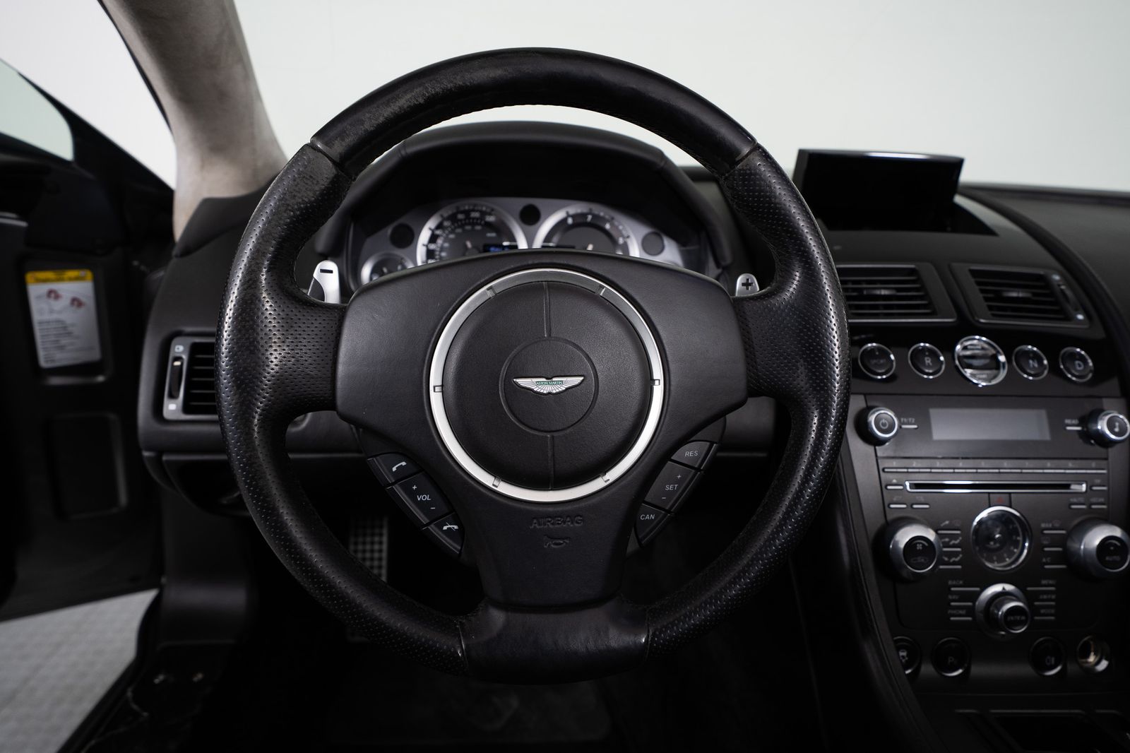 2012 Aston Martin V8 Vantage — full photo 21 of 50