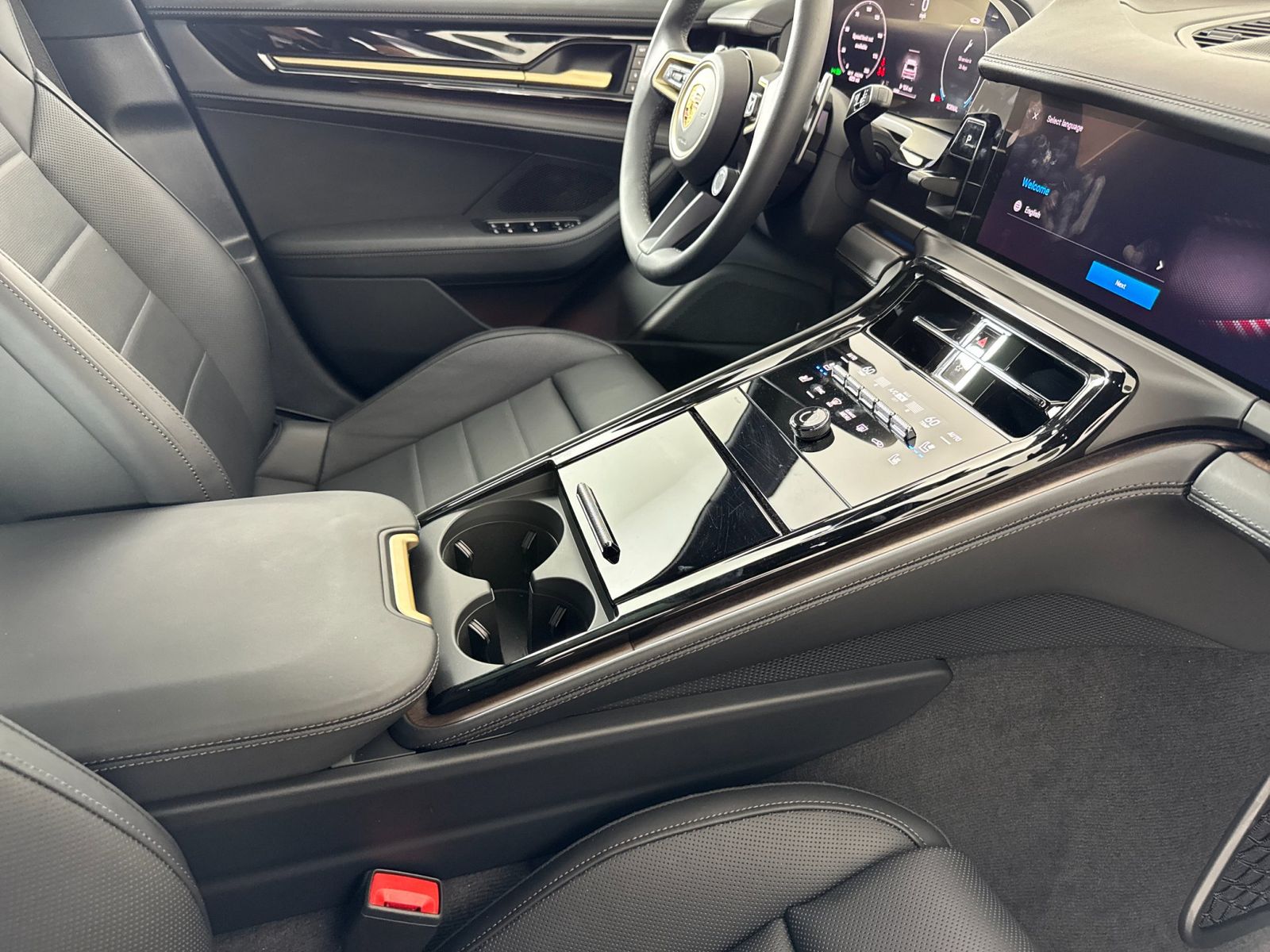 2025 Porsche Panamera 4 — full photo 15 of 29