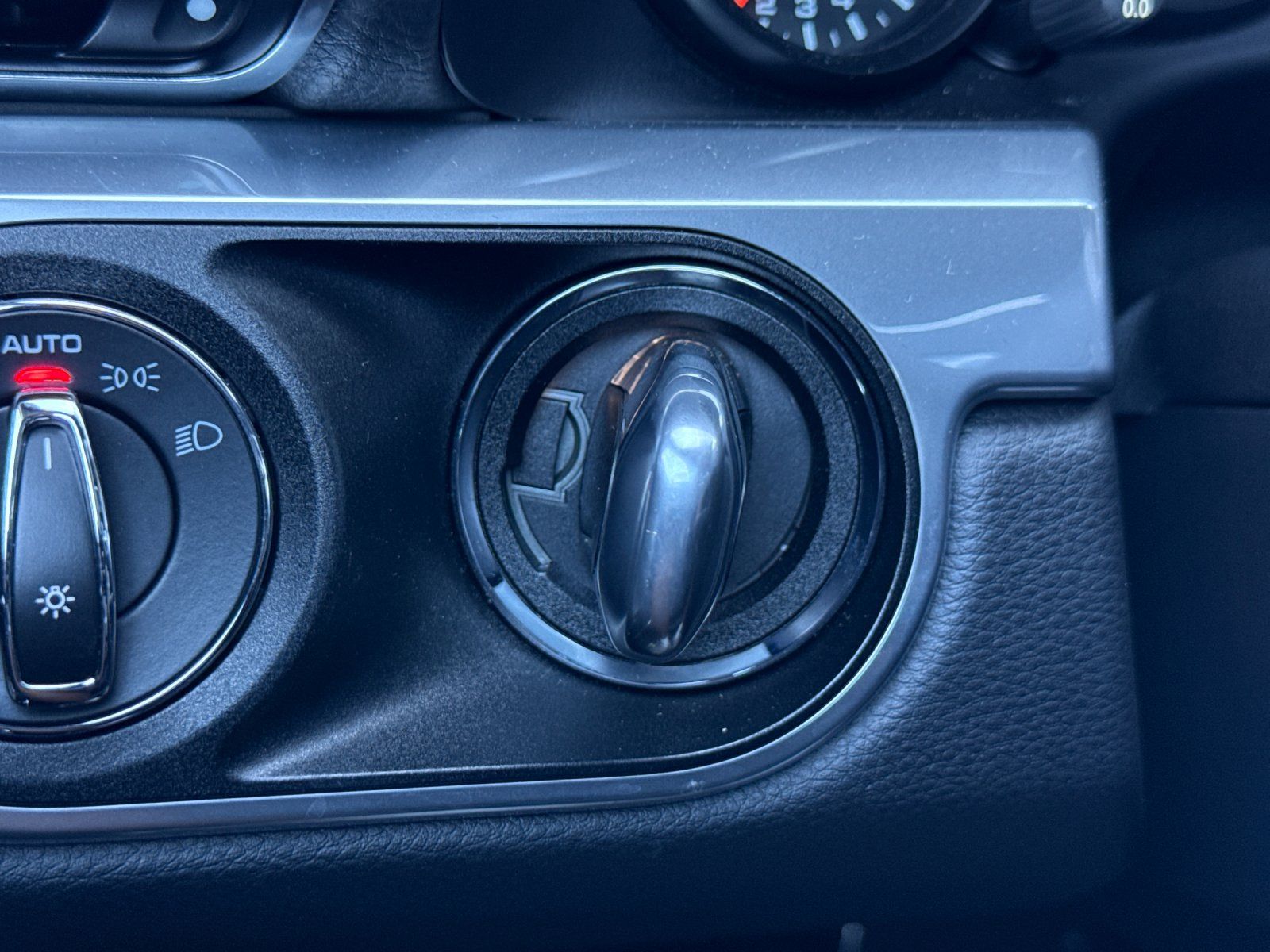 2017 Porsche 911 Carrera — full photo 23 of 29