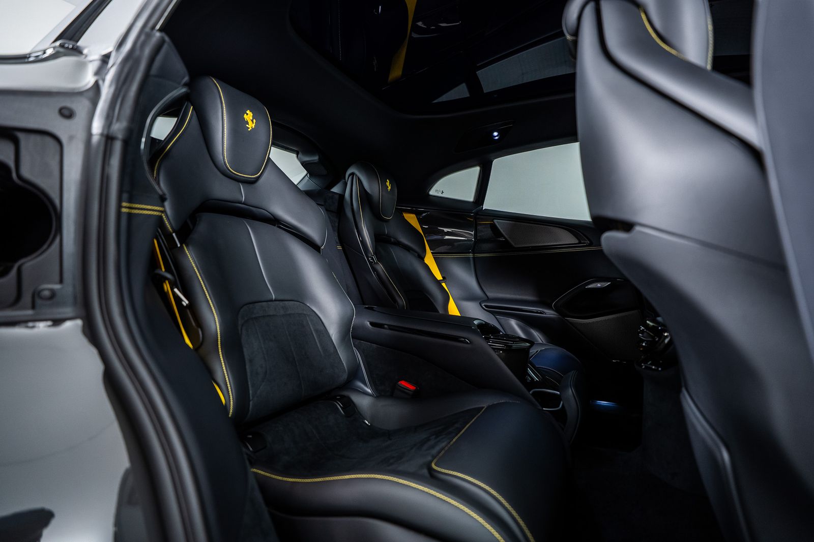 2025 Ferrari Purosangue — foto completa 51 de 66