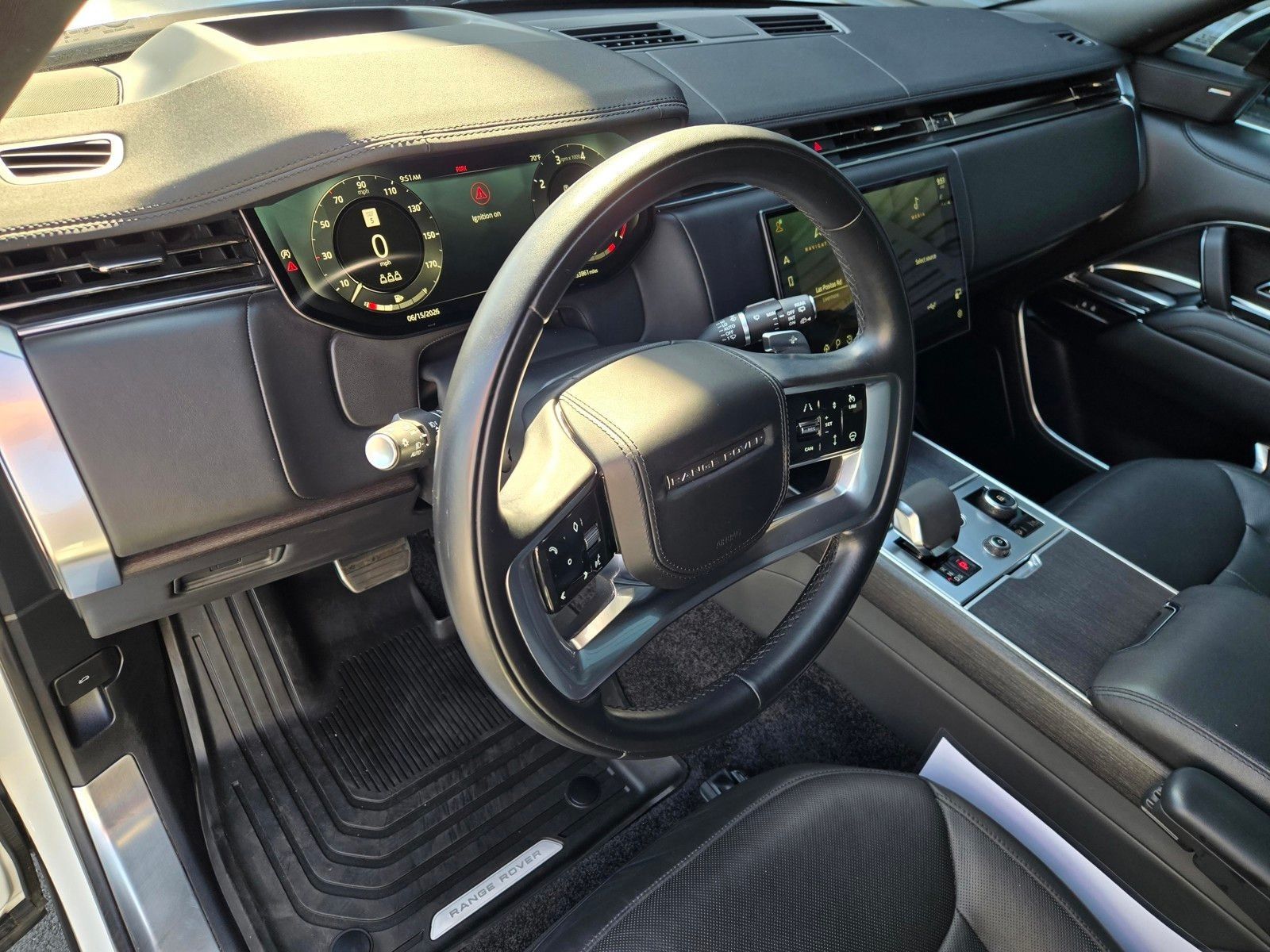 2023 Land Rover Range Rover SE — full photo 18 of 45
