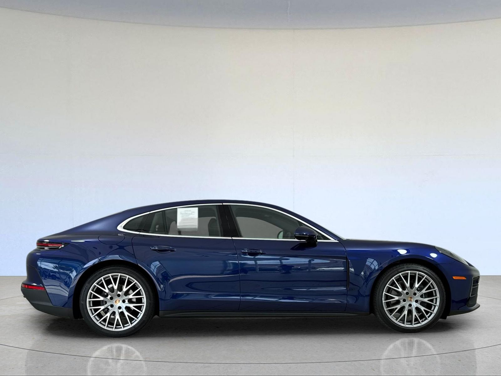 2025 Porsche Panamera 4 — full photo 9 of 29