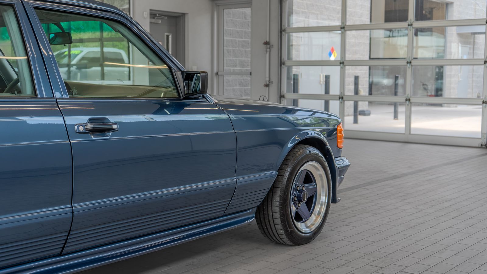 1984 Mercedes 500 SEL — foto completa 29 de 46