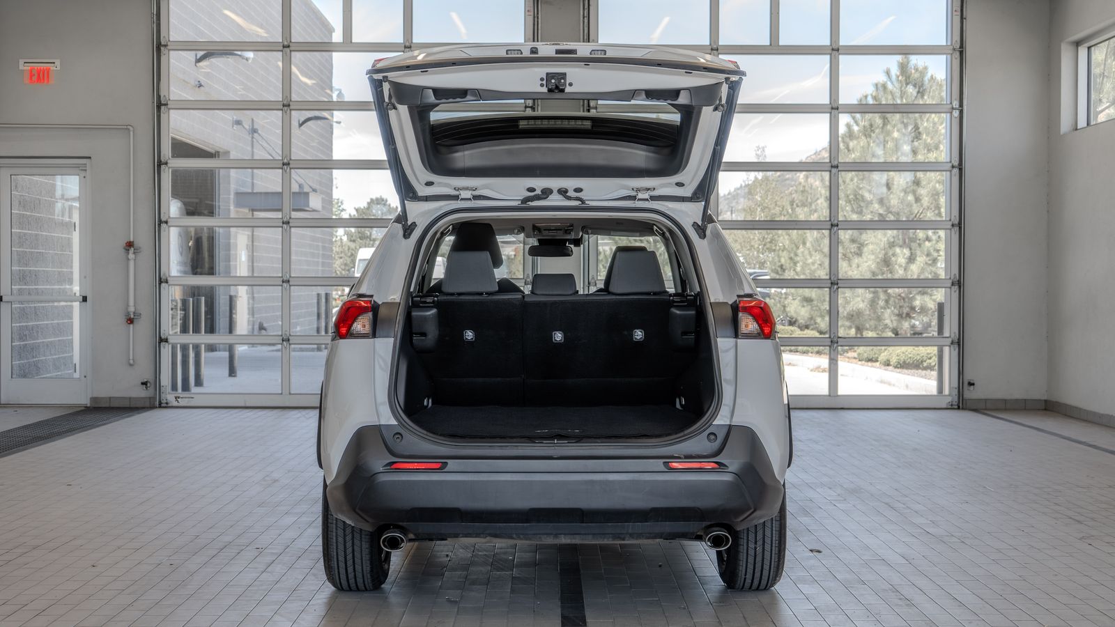 2024 Toyota RAV4 XLE — foto completa 16 de 34