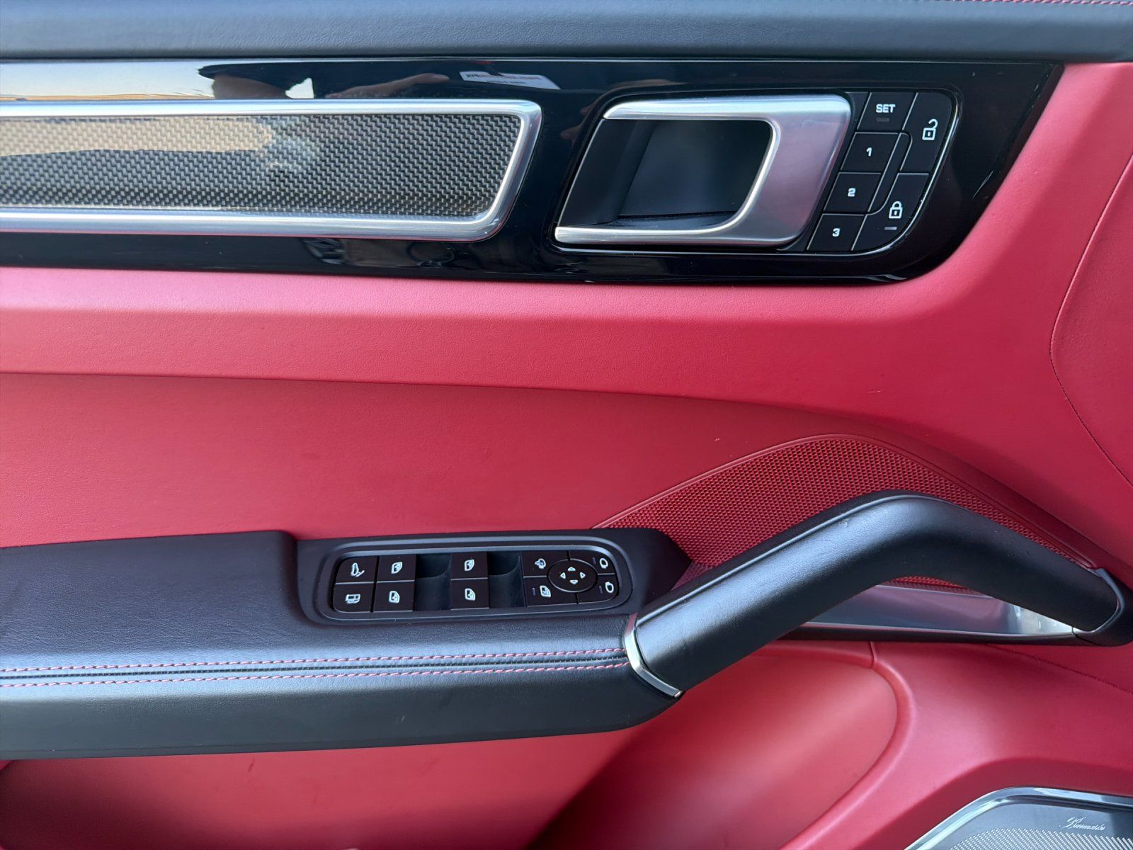 2023 Porsche Cayenne E-Hybrid Turbo S — full photo 13 of 30