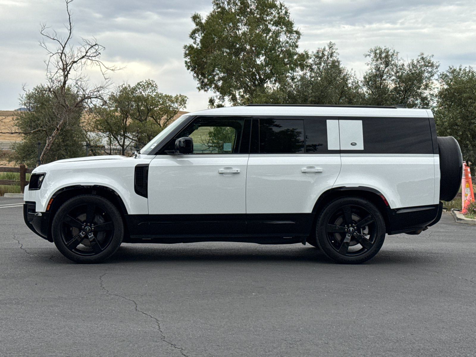 2024 Land Rover Defender 130 X-Dynamic SE — foto completa 2 de 30