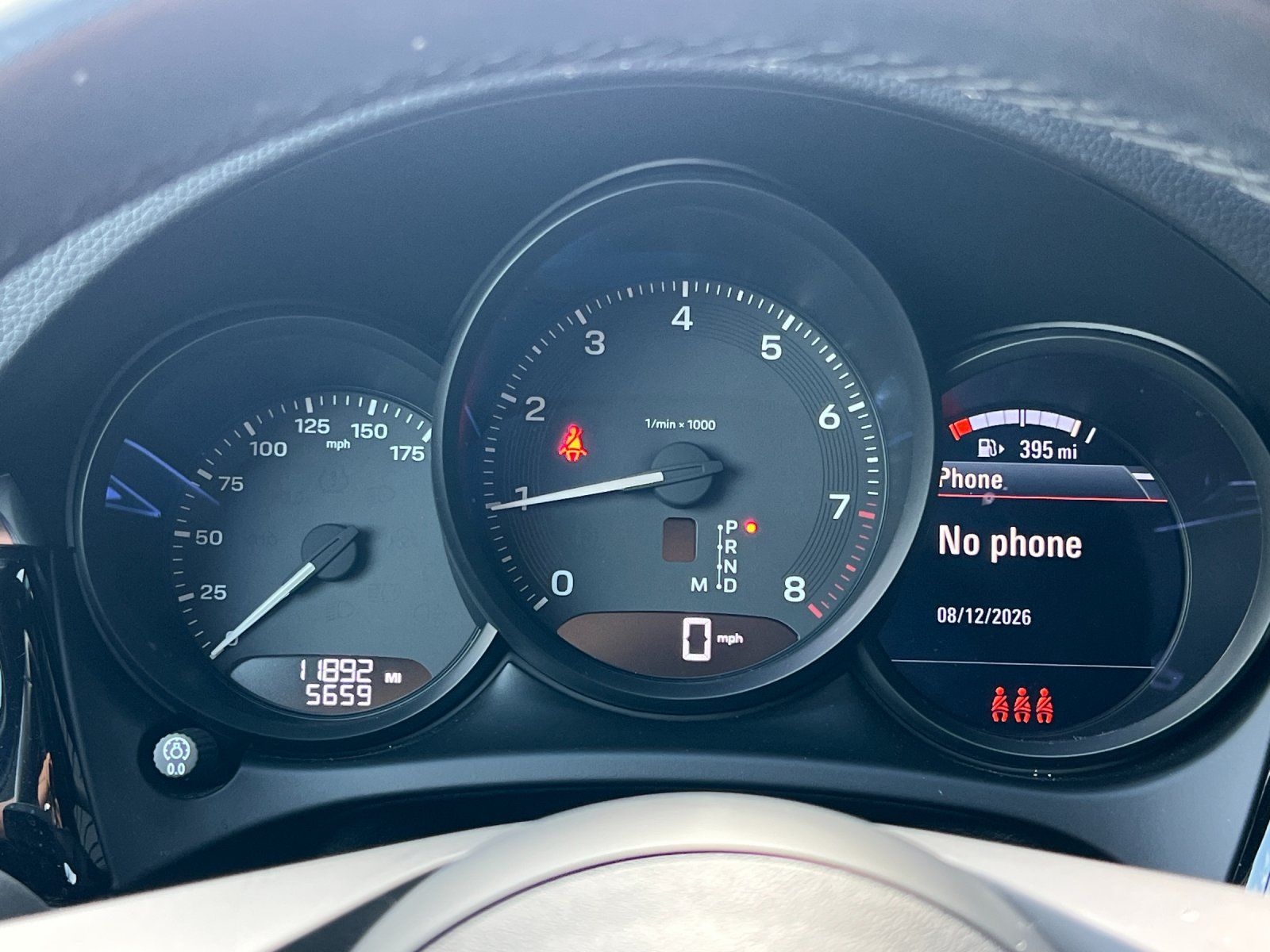 2025 Porsche Macan Base — full photo 24 of 28