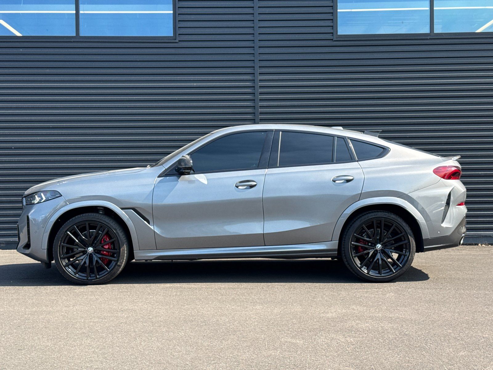 2024 BMW X6 xDrive40i — full photo 2 of 28