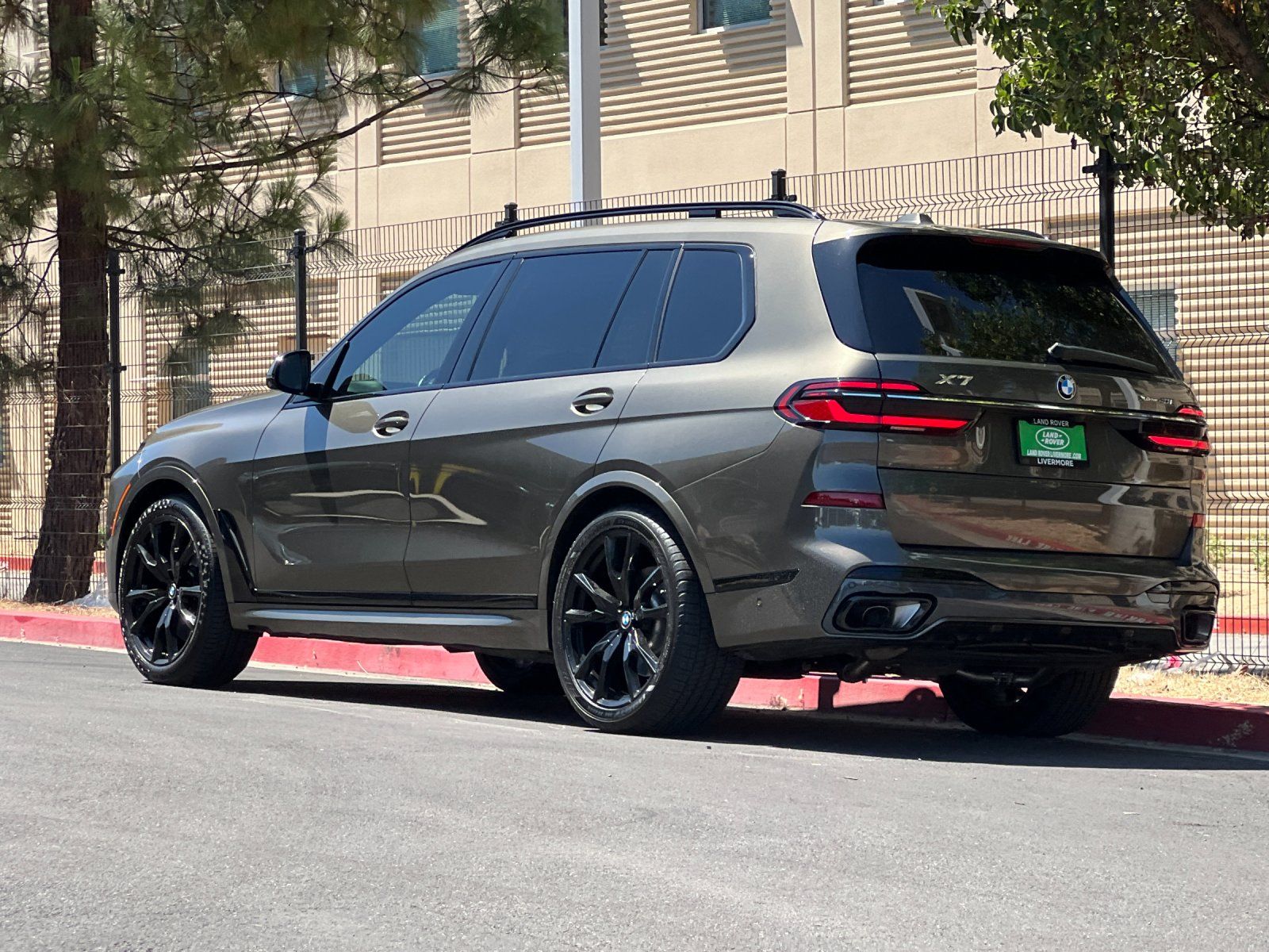 2023 BMW X7 xDrive40i — full photo 4 of 30