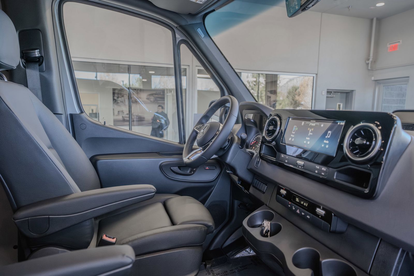 2025 Mercedes-Benz Sprinter 2500 Cargo 144 WB — full photo 22 of 34