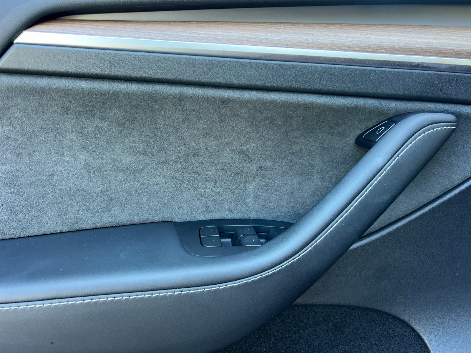 2023 Tesla Model Y Standard Range — full photo 11 of 31