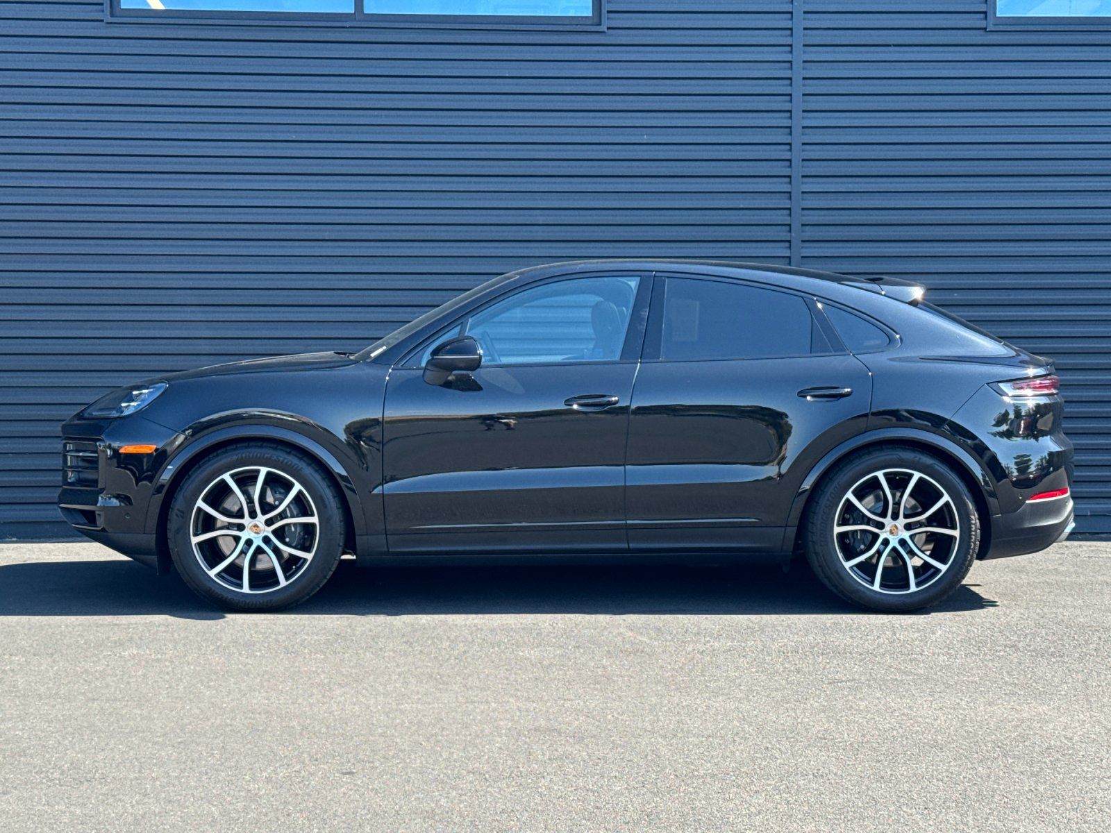 2026 Porsche Cayenne Coupe Base — full photo 2 of 29