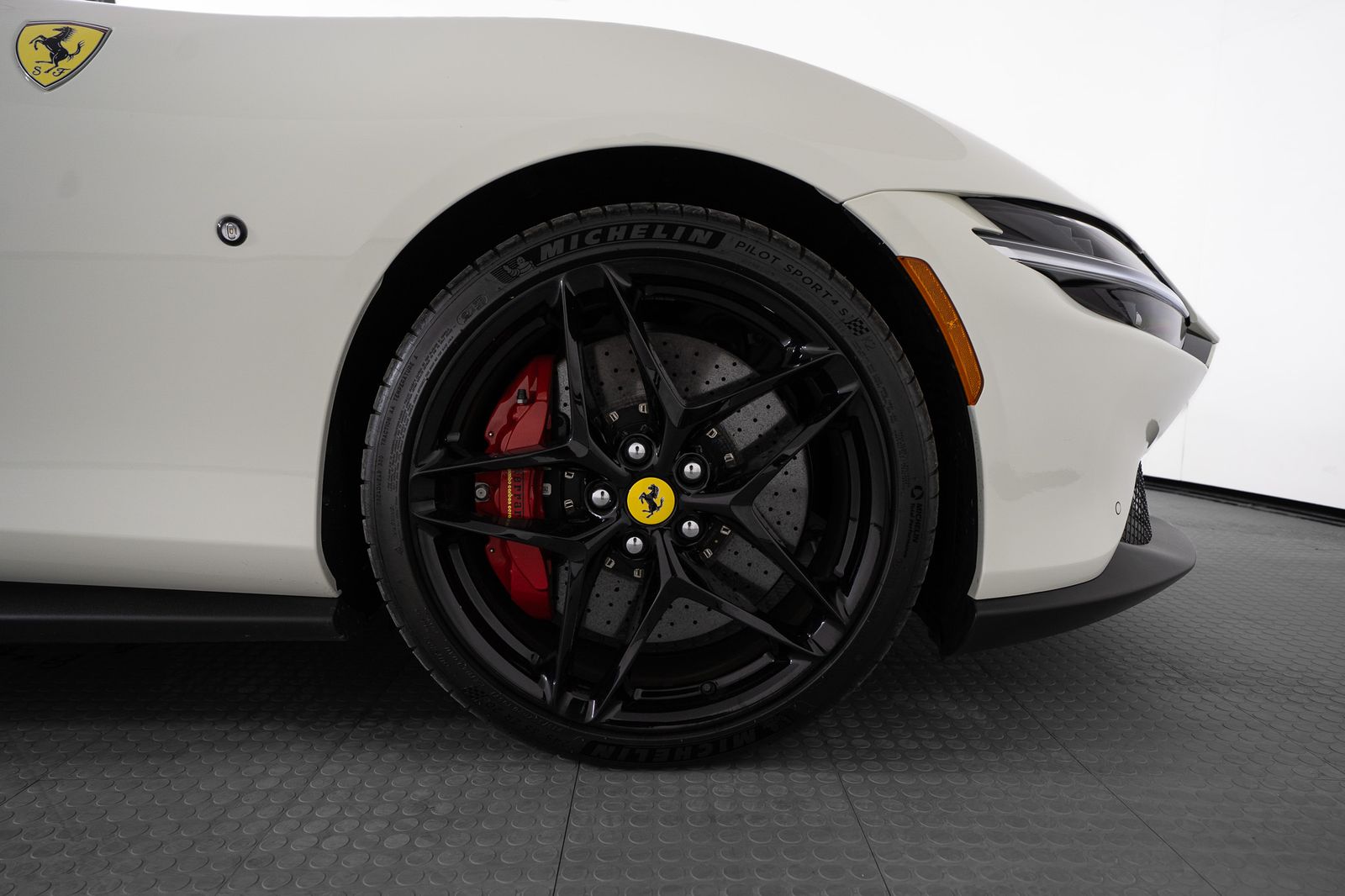 2025 Ferrari Roma Spider — foto completa 25 de 51