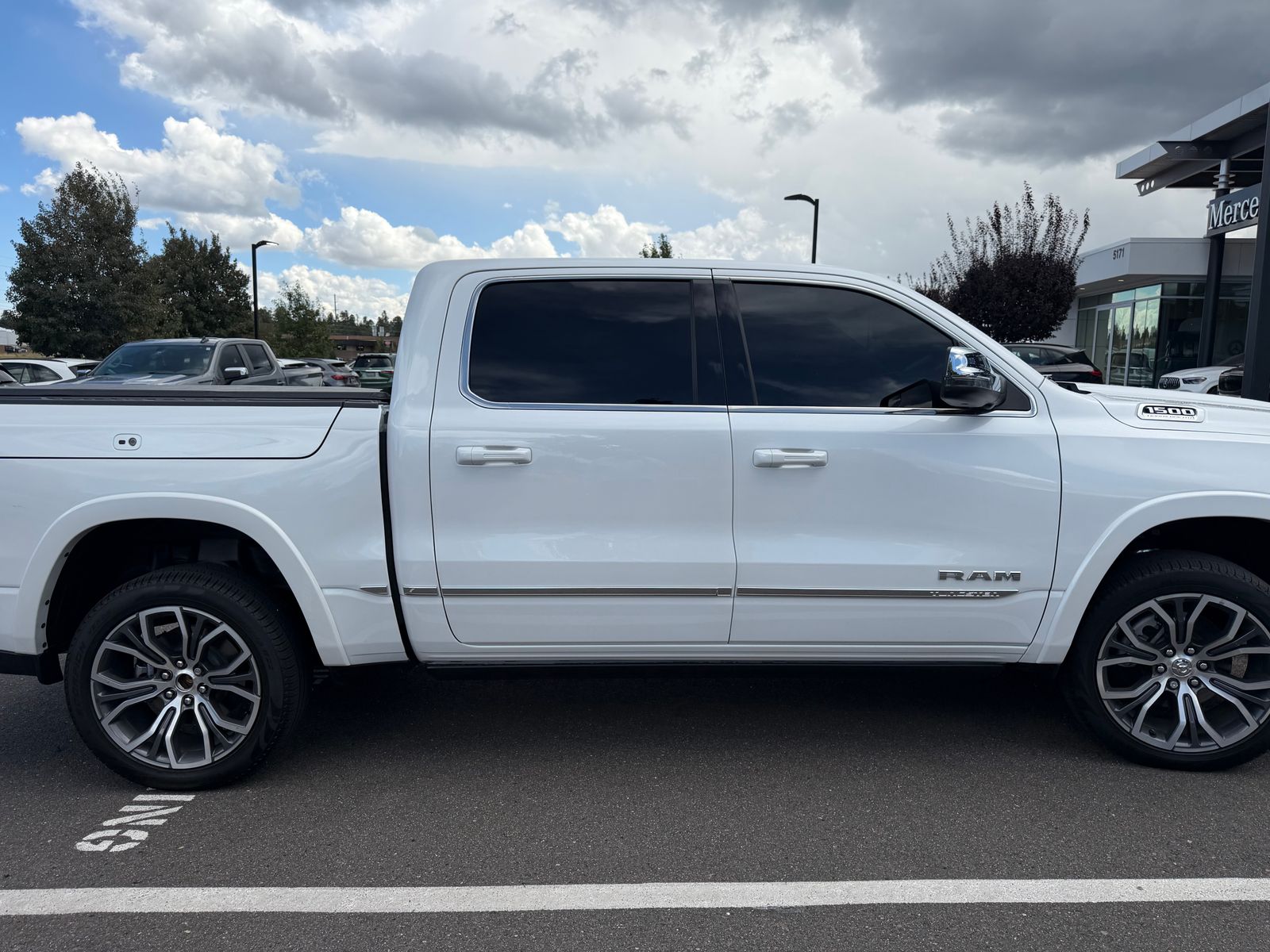 2026 Ram 1500 Tungsten — full photo 4 of 8