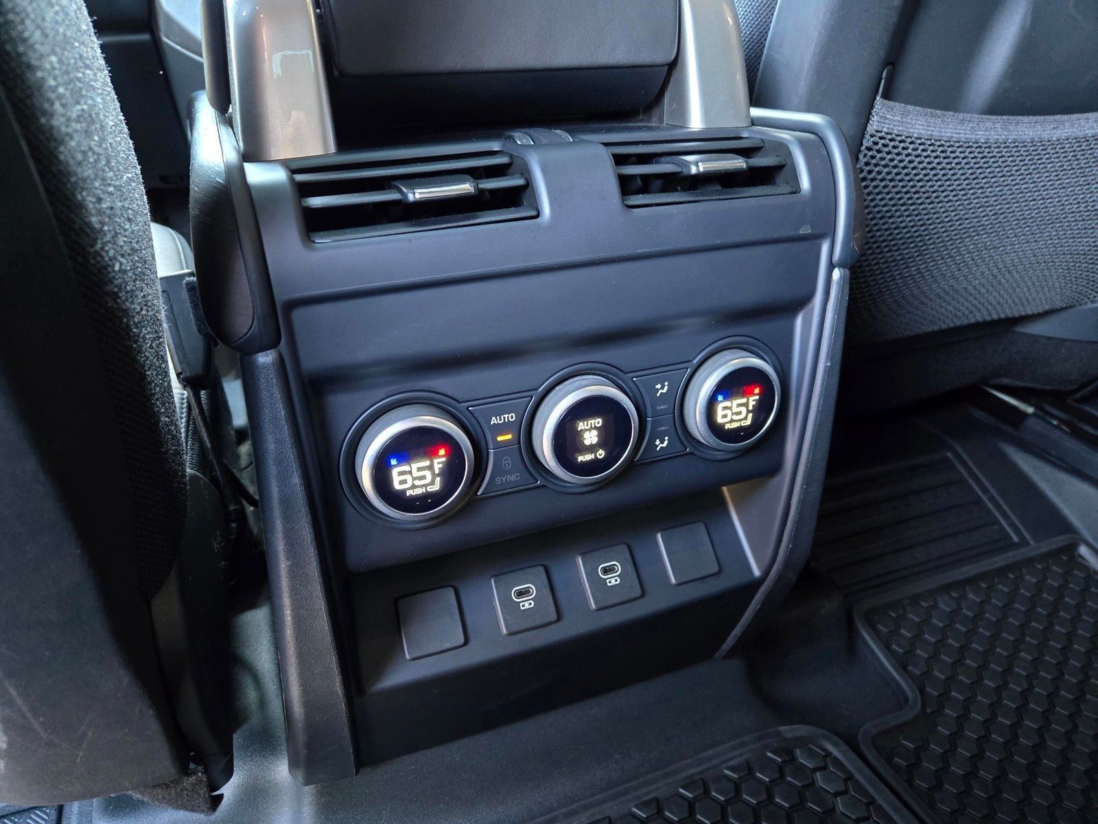 2024 Land Rover Defender 130 X — full photo 11 of 45