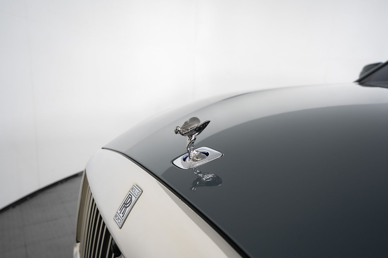 2024 Rolls-Royce Spectre — full photo 9 of 54