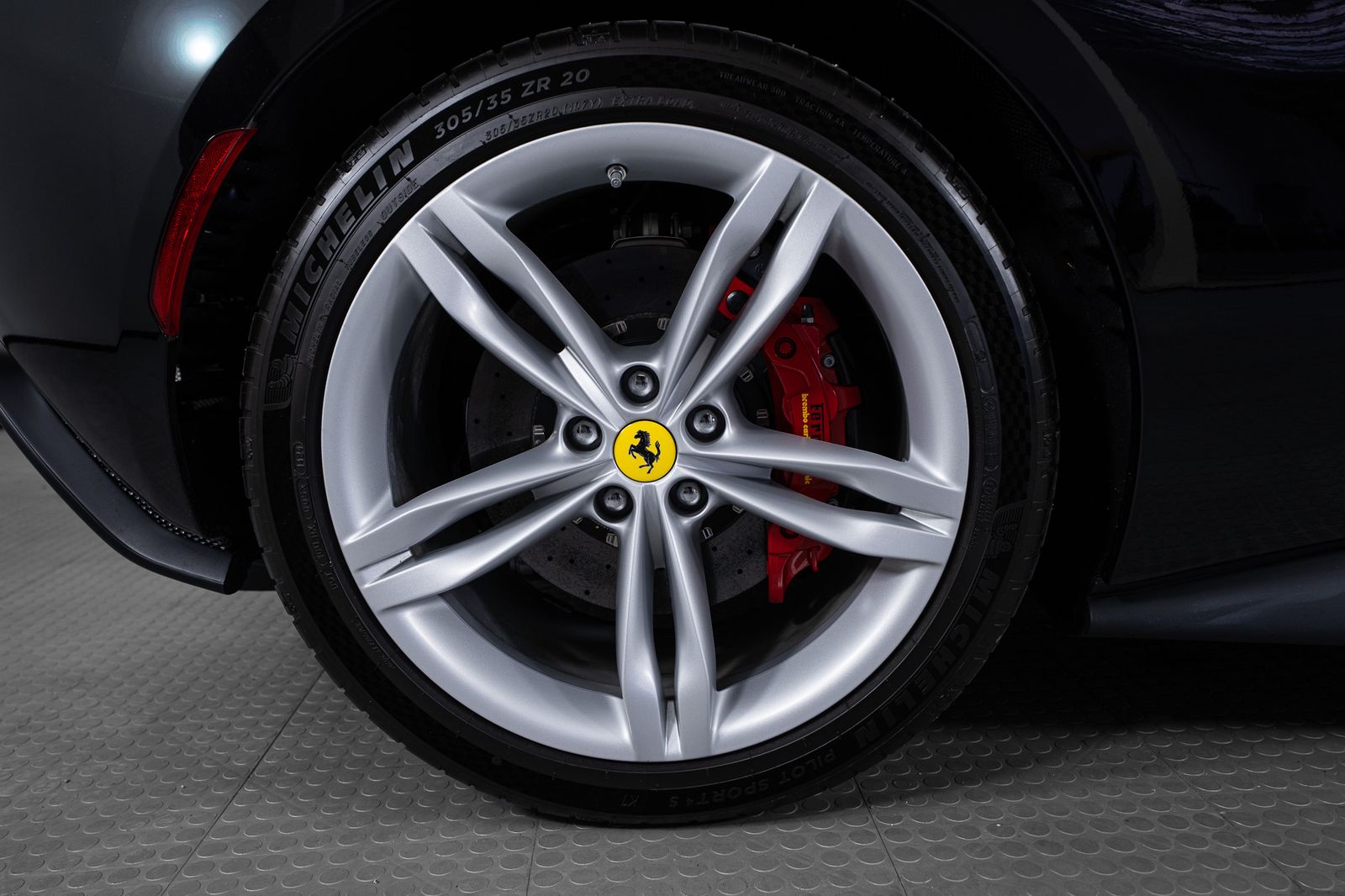 2024 Ferrari 296 GTS — foto completa 41 de 46