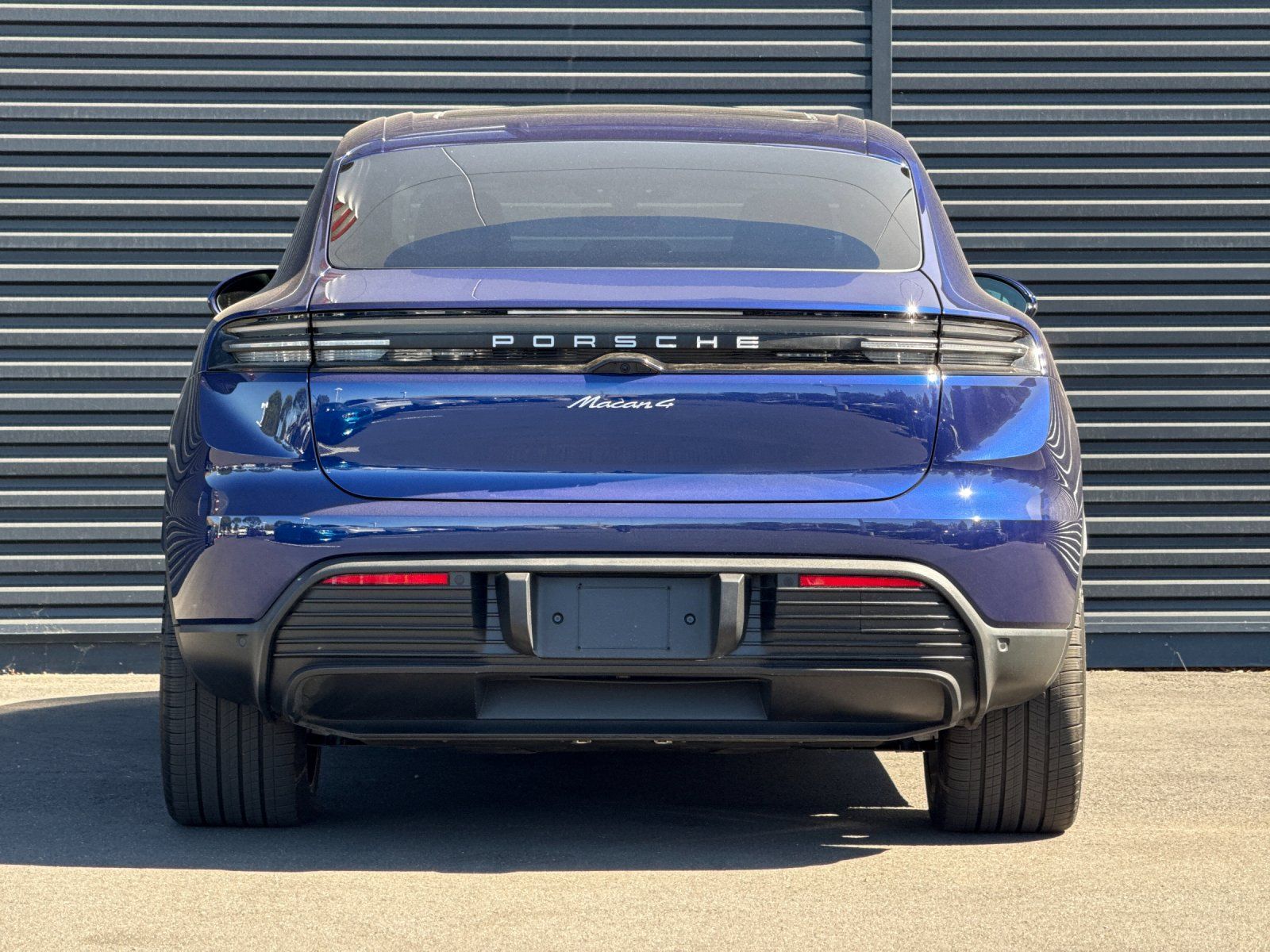 2025 Porsche Macan Electric 4 — foto completa 7 de 28