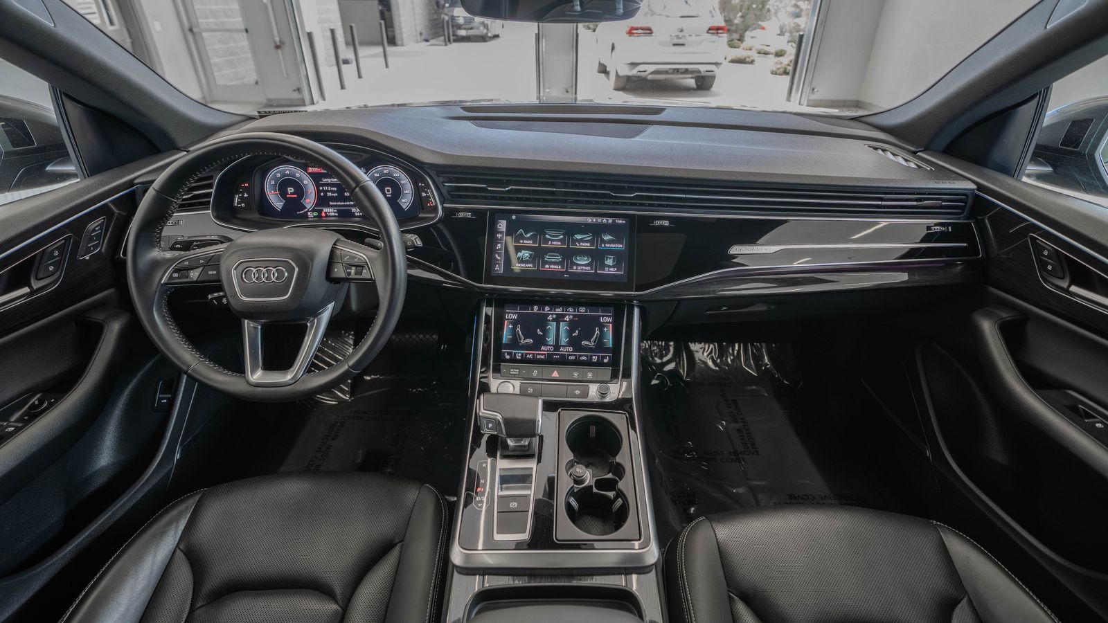 2020 Audi Q8 55 Premium Plus — foto completa 8 de 34