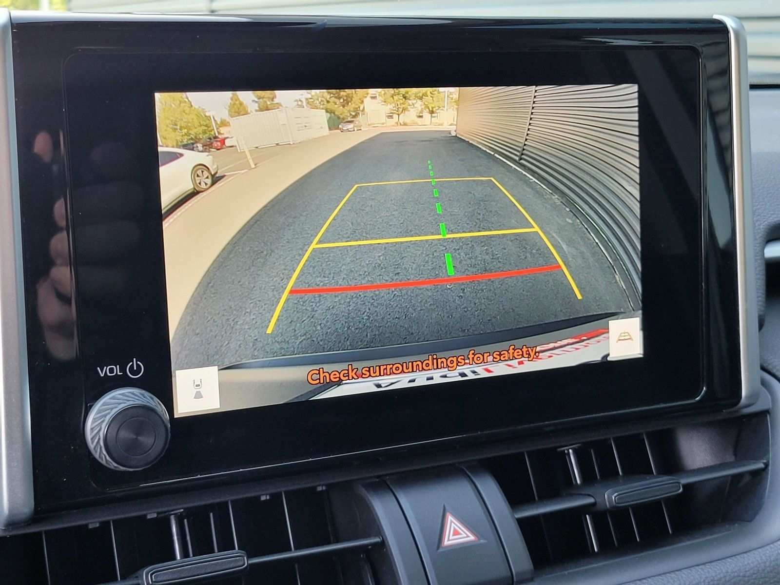 2023 Toyota RAV4 Hybrid LE — foto completa 24 de 45