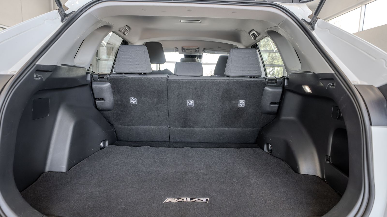 2024 Toyota RAV4 XLE — foto completa 34 de 34