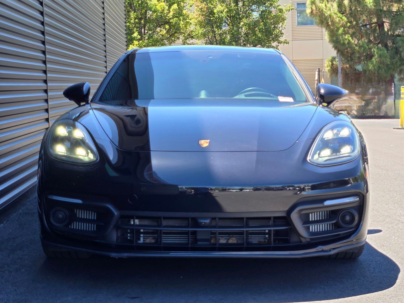2023 Porsche Panamera 4 Platinum Edition — full photo 10 of 27