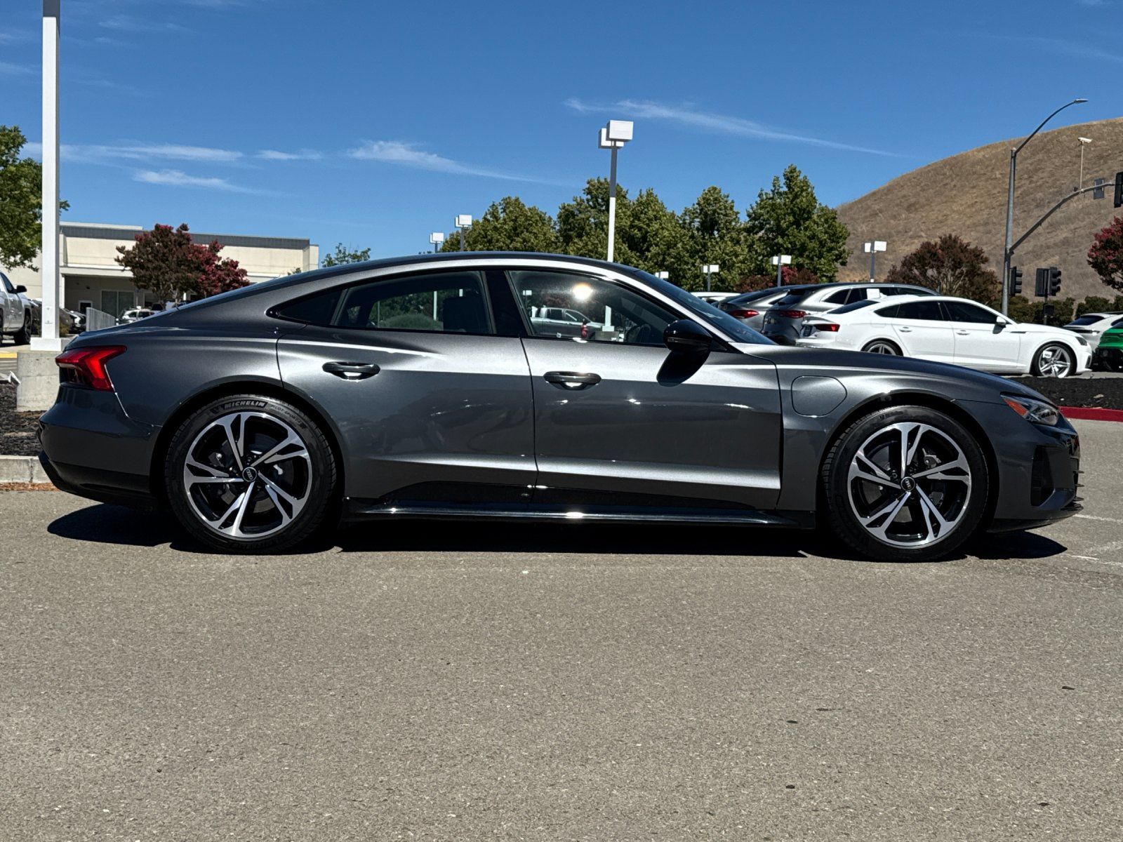 2022 Audi e-tron GT Premium Plus — full photo 6 of 27