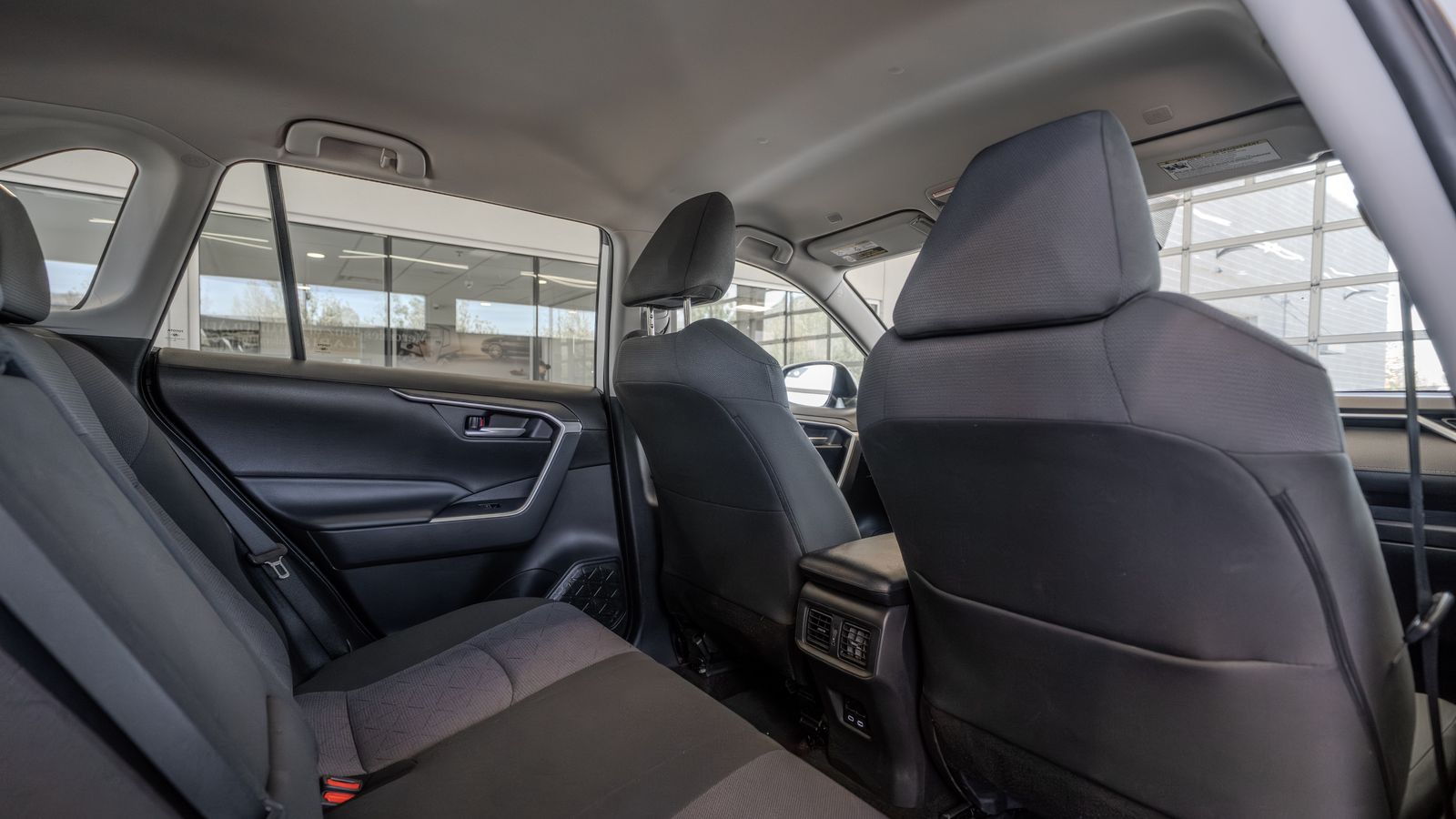 2024 Toyota RAV4 XLE — foto completa 28 de 34