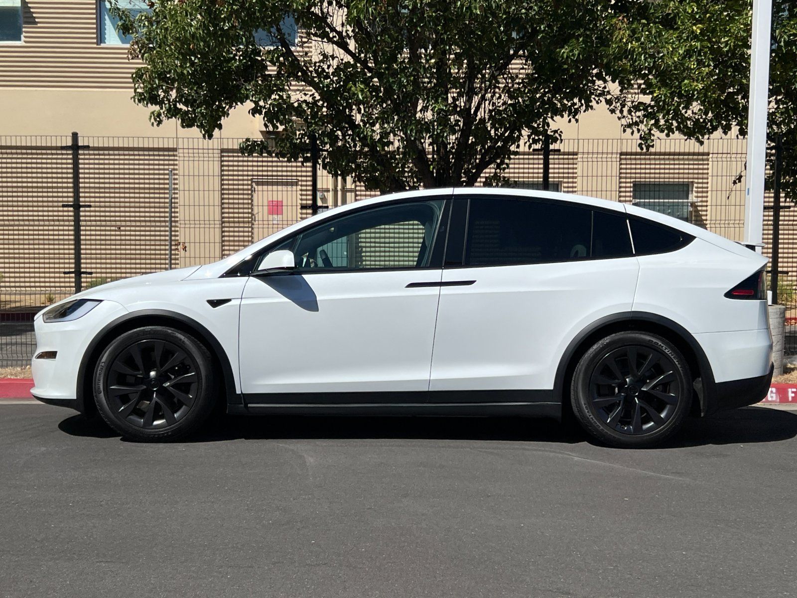 2023 Tesla Model X — foto completa 3 de 28