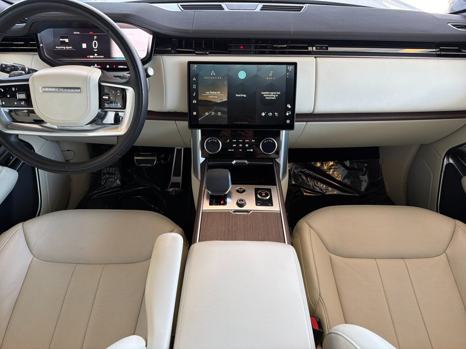 2023 Land Rover Range Rover SE — full photo 12 of 28