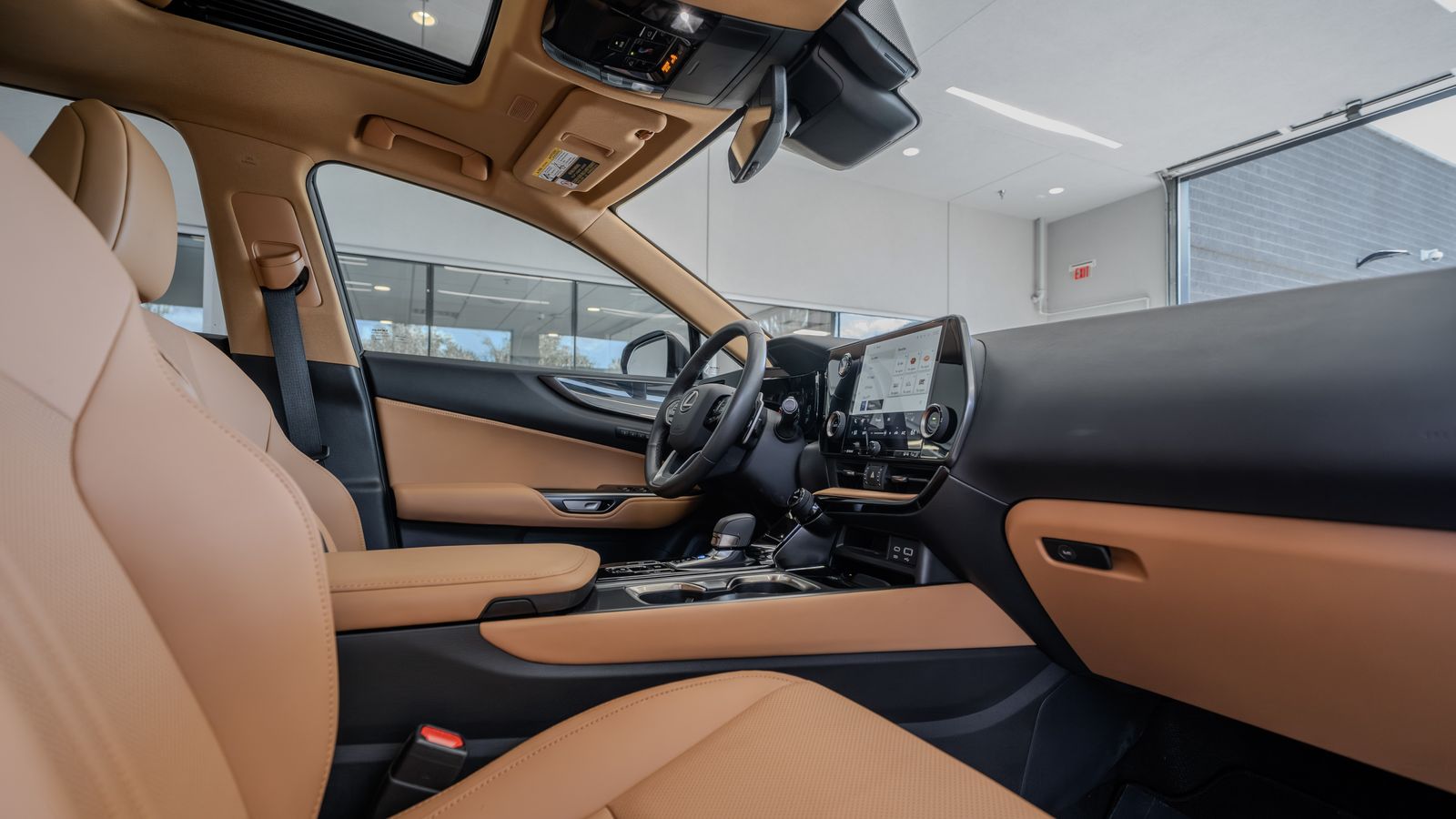 2025 Lexus NX 250 Premium — foto completa 16 de 33
