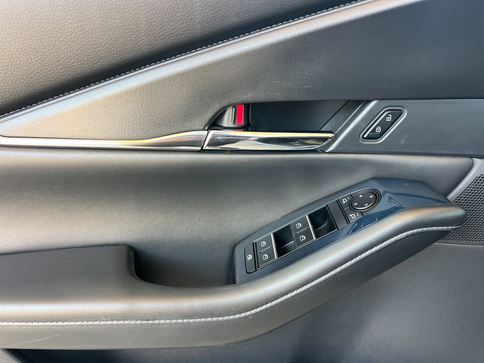 2021 Mazda CX-30 Turbo — foto completa 11 de 28