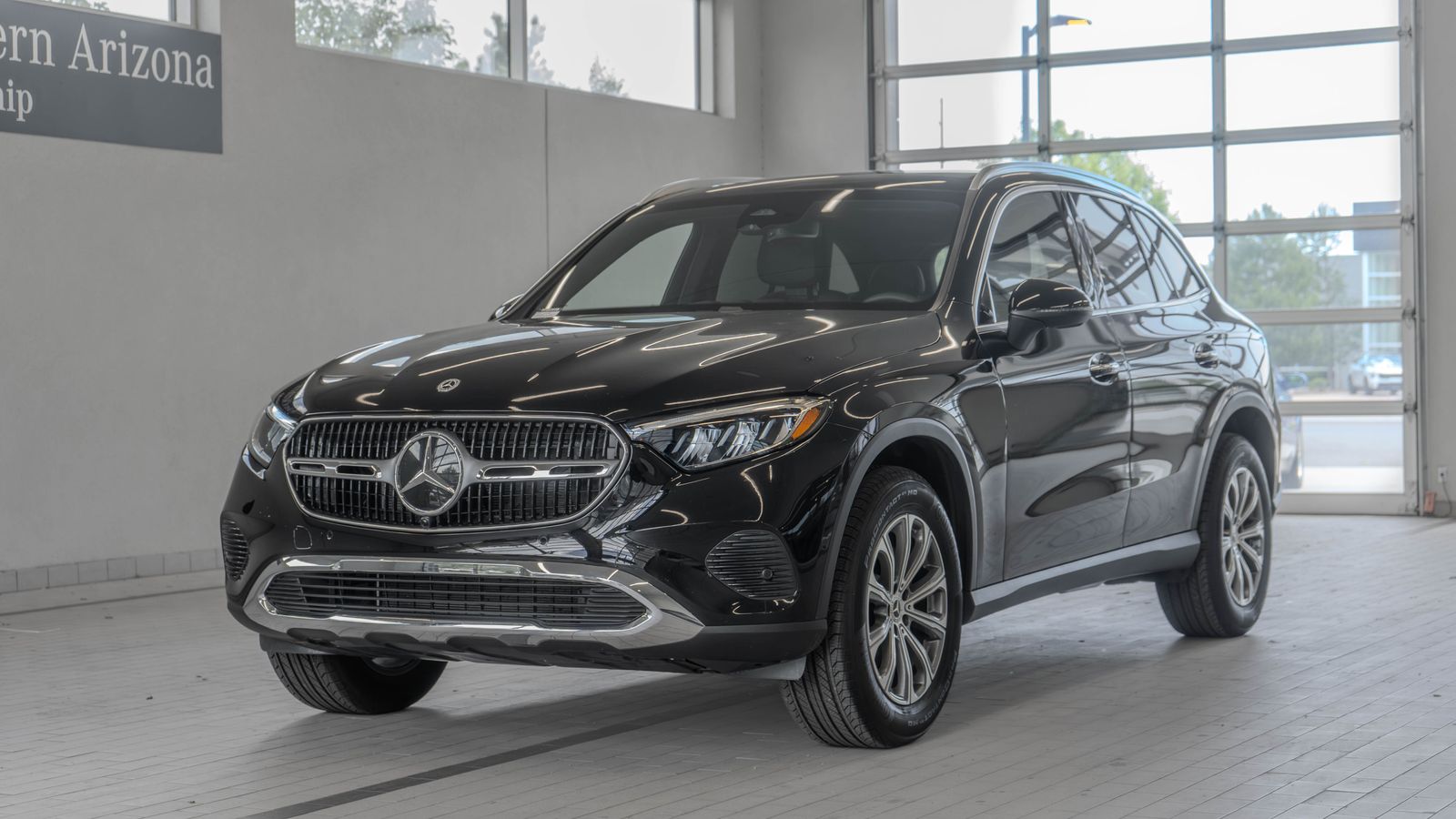 2026 Mercedes-Benz GLC GLC 300 — full photo 25 of 35