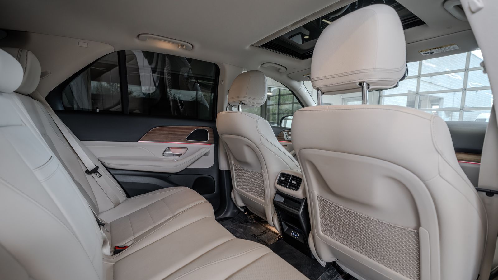 2025 Mercedes-Benz GLE GLE 450e — full photo 27 of 34