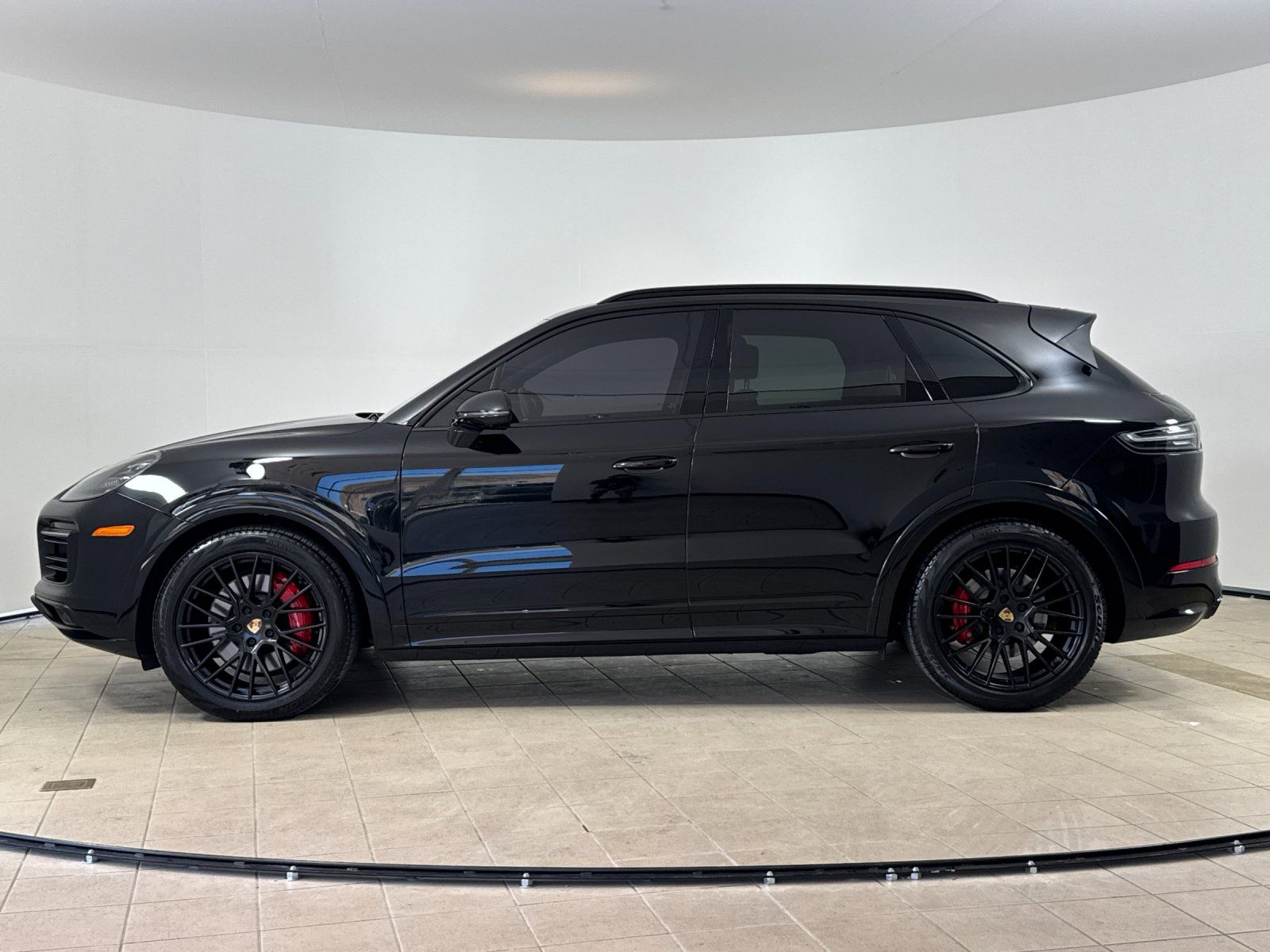 2023 Porsche Cayenne GTS — foto completa 2 de 29