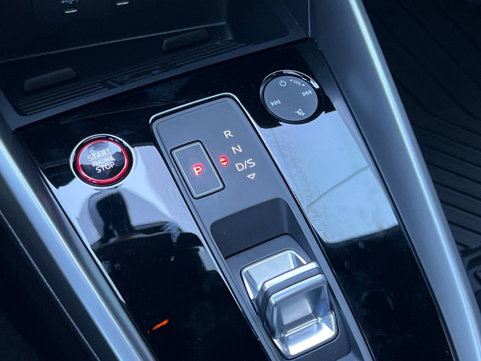 2024 Audi S3 2.0T Premium Plus — foto completa 21 de 28
