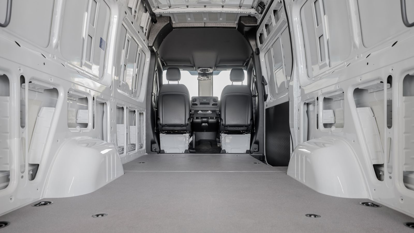 2025 Mercedes-Benz Sprinter 2500 Cargo 144 WB — foto completa 34 de 35