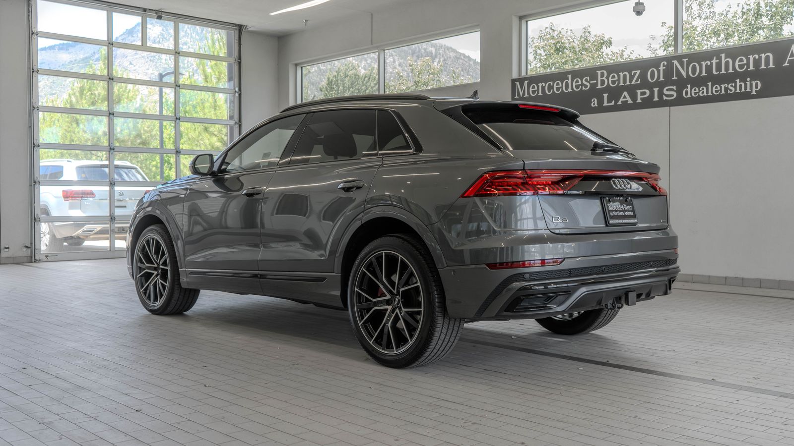 2020 Audi Q8 55 Premium Plus — foto completa 13 de 34