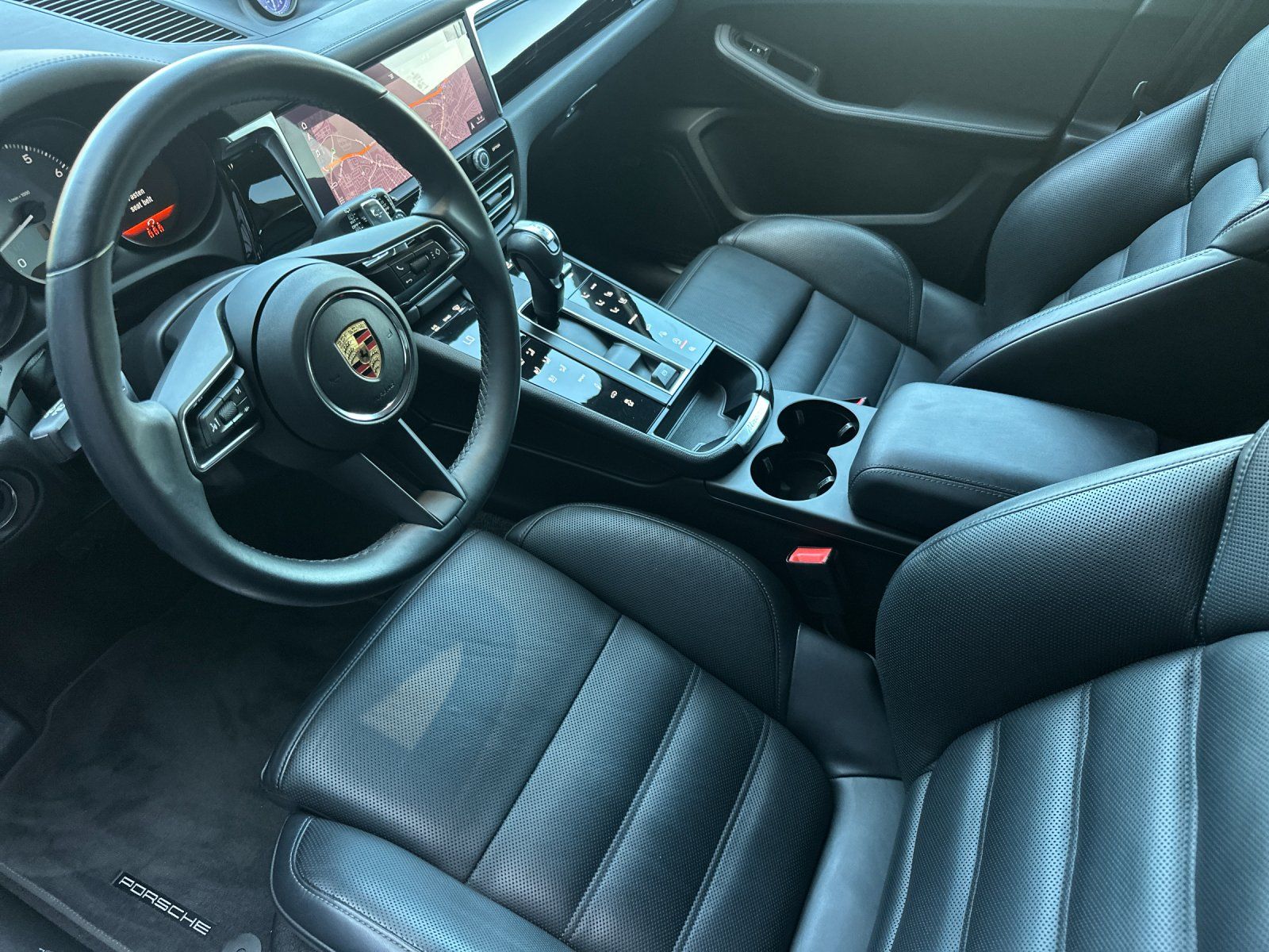 2024 Porsche Macan S — full photo 5 of 28